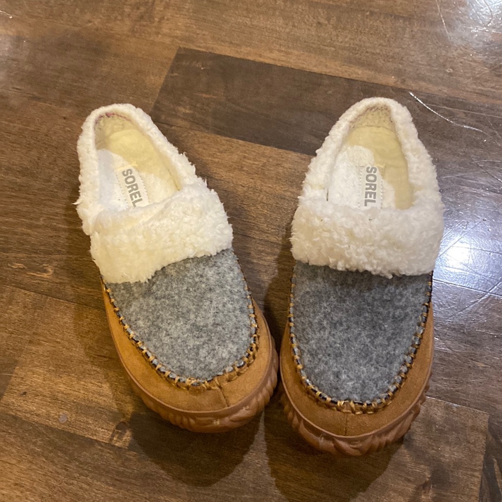 Sorel slippers. Women’s size 6. Only worn a couple of times!